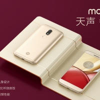Lenovo Moto M dorato nella scatola