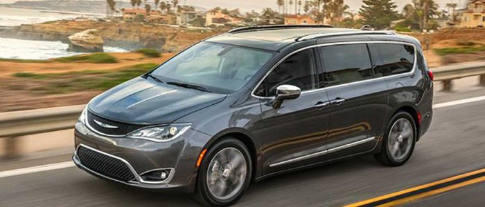 Macchina Fiat con sistema di guida autonono di Google