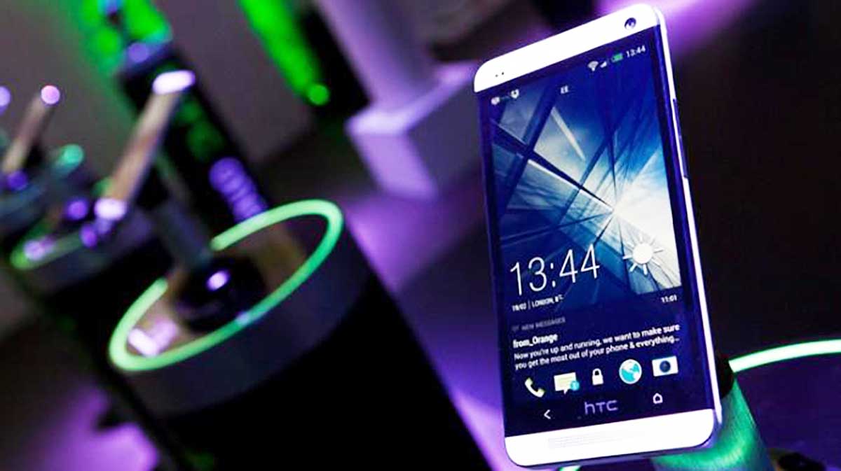 HTC smartphone low cost