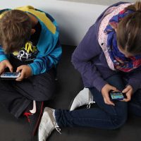 ragazzi italiani smartphone