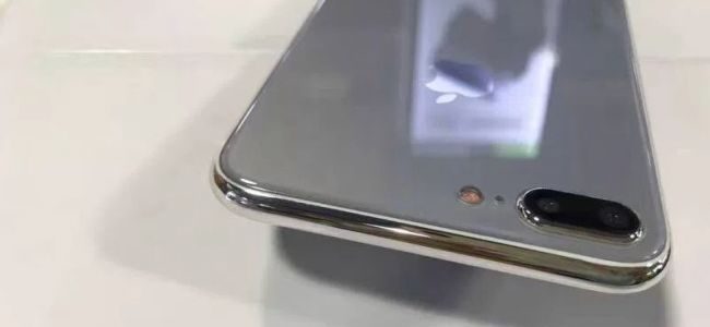 Iphone 7s Plus con retro in vetro