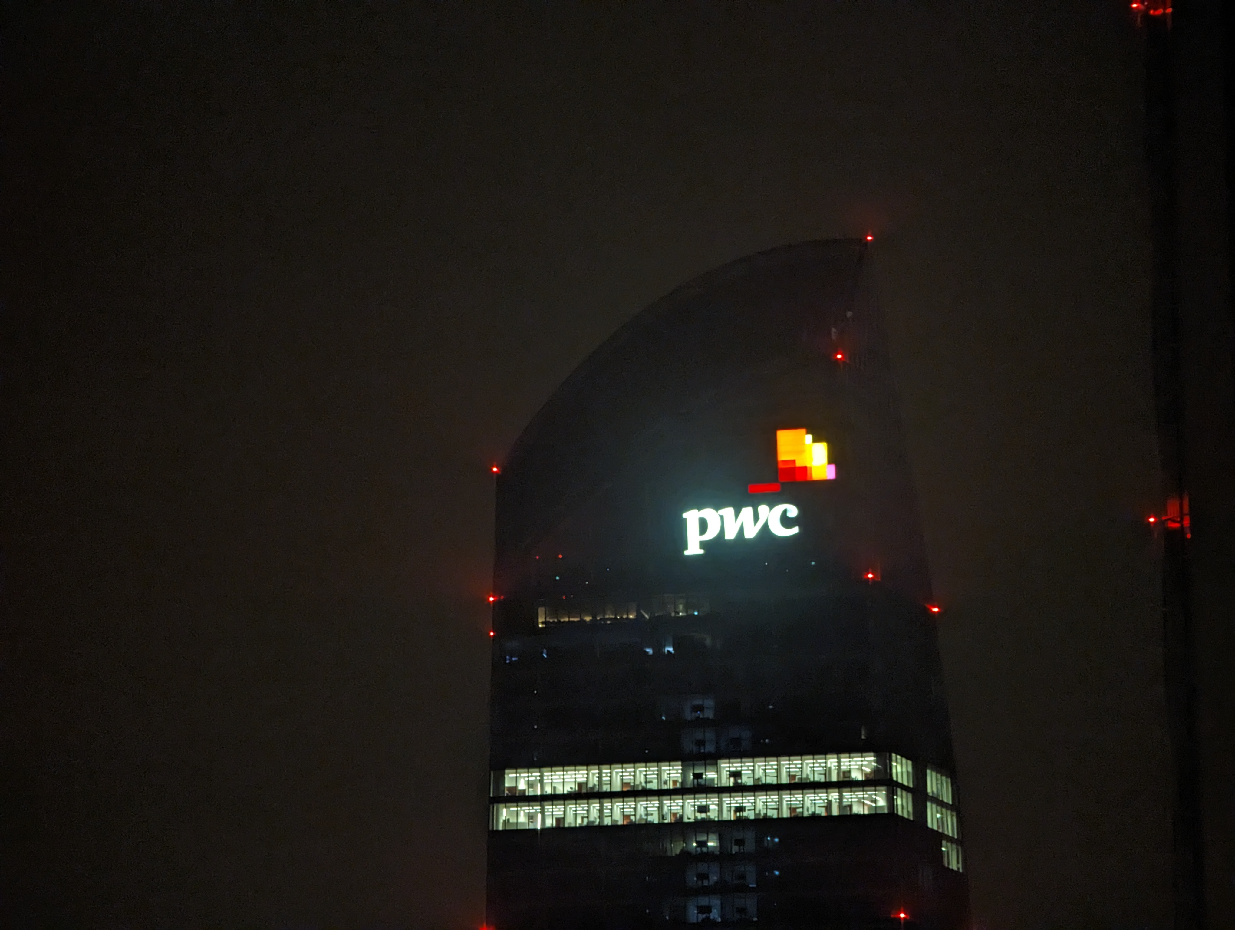 01 ZOOM 5X NOTTE GOOGLE PIXEL 7 PRO