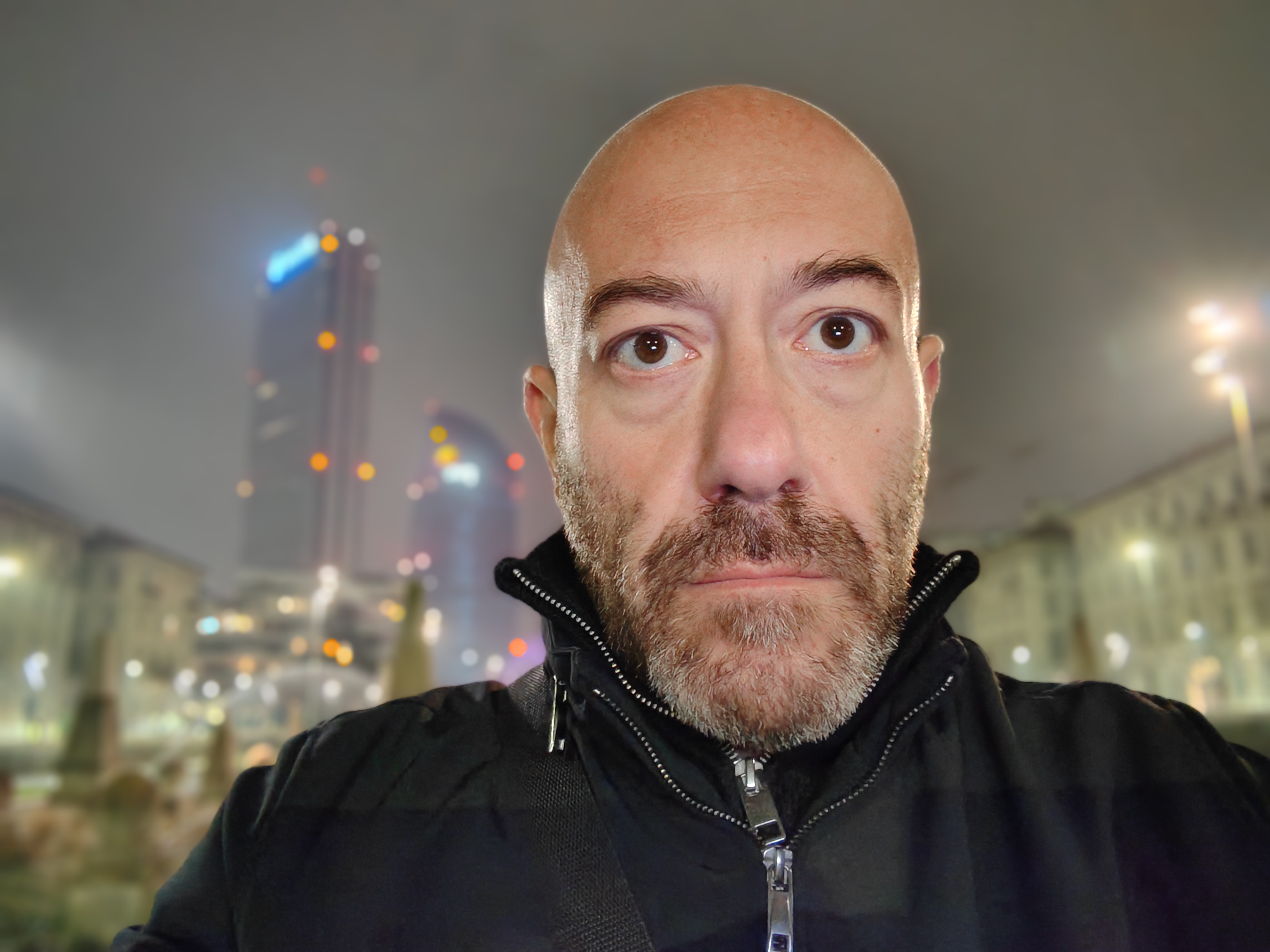 03 SELFIE NOTTE RITRATTO HONOR MAGIC 4 PRO