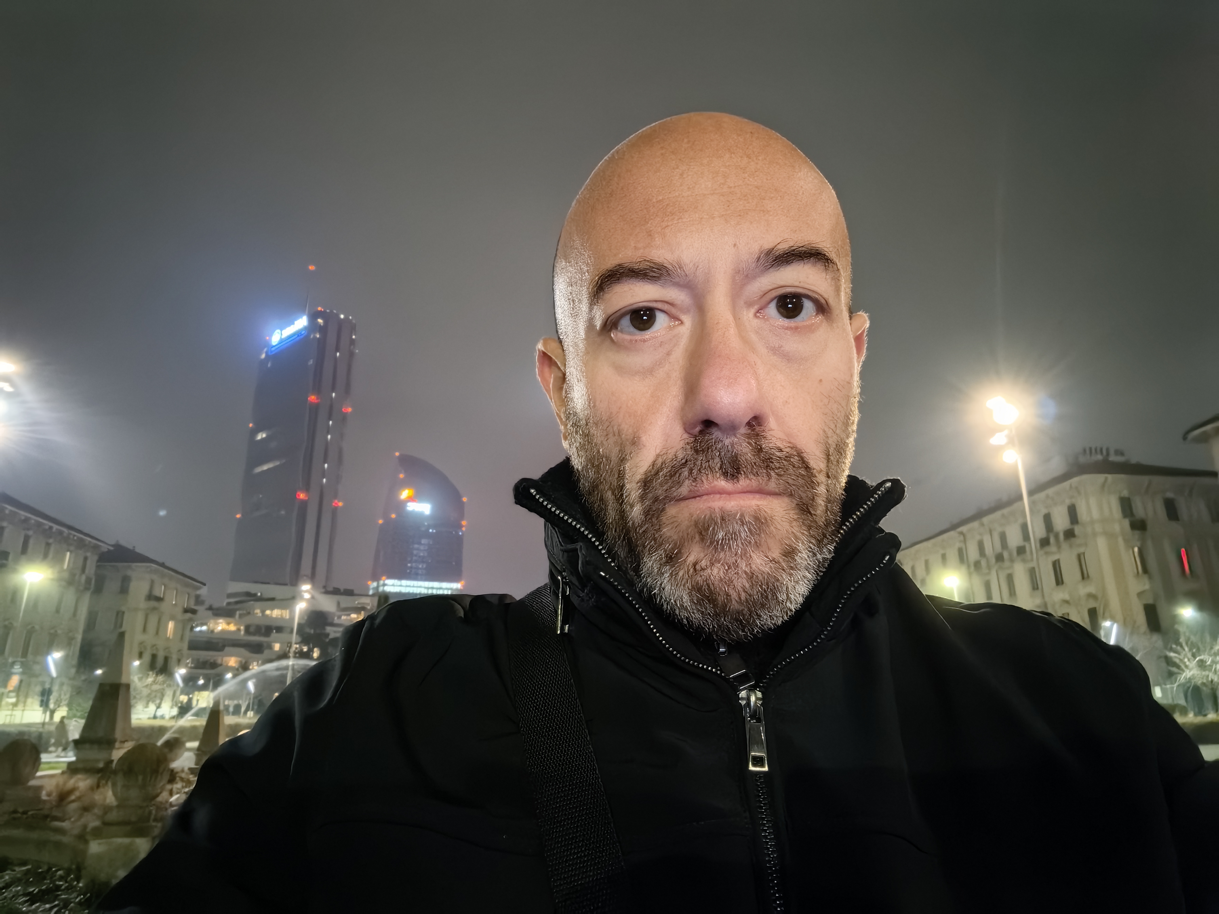 05 SELFIE RITRATTO NOTTE HUAWEI MATE 50 PRO